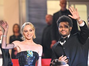 5 Pose Lily-Rose Depp dan The Weeknd Jadi Sorotan