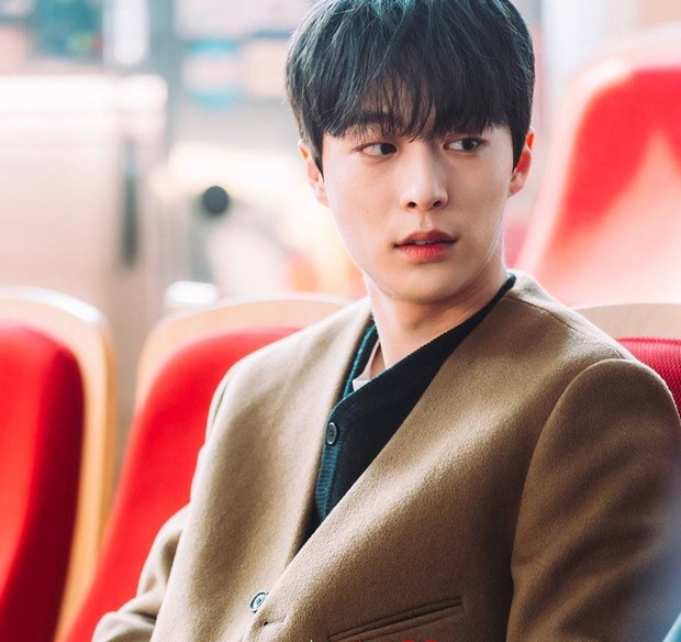 Bae In Hyuk jadi sad boy di My Roommate is a Gumiho/ Foto: soompi.com Bae In Hyuk jadi sad boy di My Roommate is a Gumiho/ Foto: soompi.com