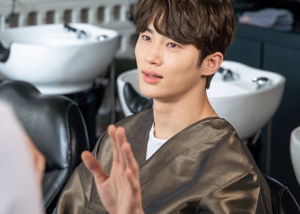 Byeon Woo Seok jadi sad boy di Record of Youth/ Foto: imdb.com Byeon Woo Seok jadi sad boy di Record of Youth/ Foto: imdb.com