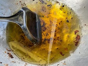 Minyak Goreng Bekas Jangan Dibuang Sembarangan, Pokoknya Jangan!