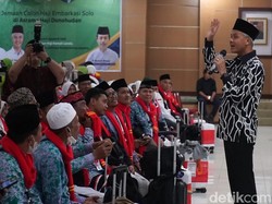 Sapa Jemaah Calon Haji Kloter 1 di AHD Boyolali, Ganjar Minta Didoakan Ini