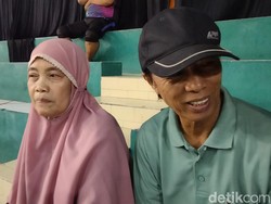 Perjuangan Kakek-Nenek Rela Izin Kerja Dukung Cucu di BNI Sirnas A Surabaya