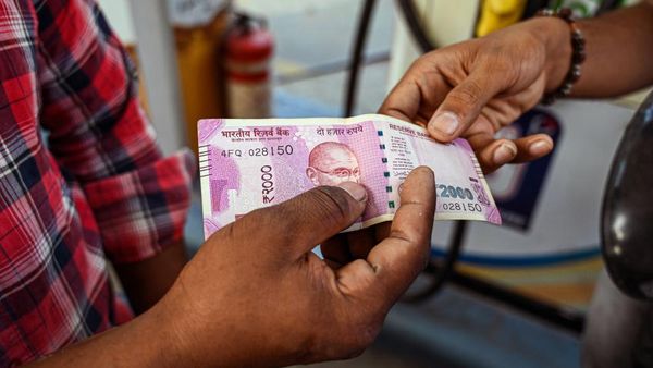 India Tarik Uang 2.000 Rupee dari Peredaran, Ini Penampakannya