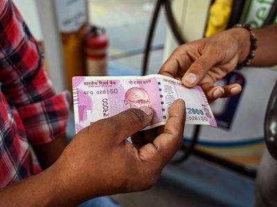 India Tarik Uang 2.000 Rupee dari Peredaran, Ini Penampakannya