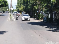 Warga Lega Lubang di Jalan Dago Sudah Ditambal