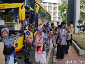 Jemaah Kloter 1 Mulai Penuhi Asrama Haji Pondok Gede, Mulai Berangkat Malam Ini Jemaah Kloter 1 Mulai Penuhi Asrama Haji Pondok Gede, Mulai Berangkat Malam Ini