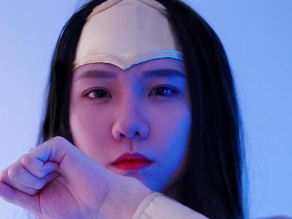 5 Potret Jena Dammaya Cosplay Jadi Wonder Woman
