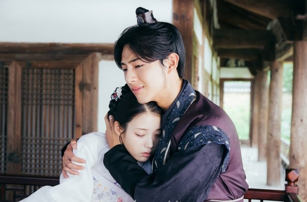 Ji Soo dan IU di Moon Lovers: Scarlet Heart Ryeo/ Foto: soompi.com Ji Soo dan IU di Moon Lovers: Scarlet Heart Ryeo/ Foto: soompi.com