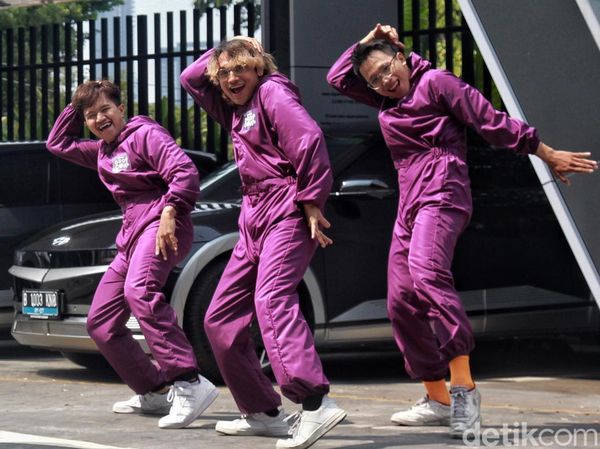Kpopers Aksi di Stasiun Pengisian Mobil Listrik, Ada Apa?