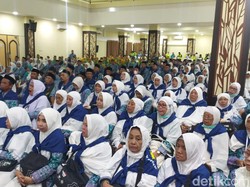 329 Jemaah Haji Kloter 1 Makassar Tiba di Tanah Air