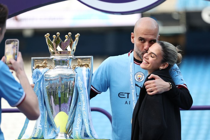 MANCHESTER, ENGLAND - MAY 21: Pep Guardiola the head coach / manager of Manchester City with his daughter, Maria Guardiola during the Premier League match between Manchester City and Chelsea FC at Etihad Stadium on May 21, 2023 in Manchester, United Kingdom. (Photo by Matthew Ashton - AMA/Getty Images)