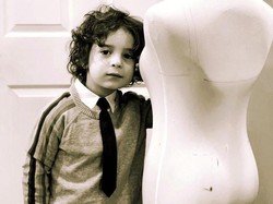 Bocah Ini Mengaku Reinkarnasi Gucci, Sudah Bisa Bikin Gaun Sejak Usia 4 Tahun