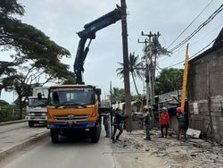 PLN Nyatakan Sudah Tertibkan Semua Tiang Listriknya di Jl Perancis