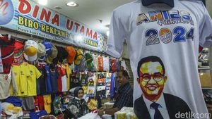 Penjualan Atribut Partai di Pasar Senen Mulai Meningkat