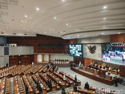 Paripurna Bahas RAPBN 2024, 57 Anggota DPR Hadir Fisik