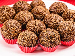 Resep Bola-bola Cokelat Legit Lembut ala Brasil Buat Camilan Sore Resep Bola-bola Cokelat Legit Lembut ala Brasil Buat Camilan Sore