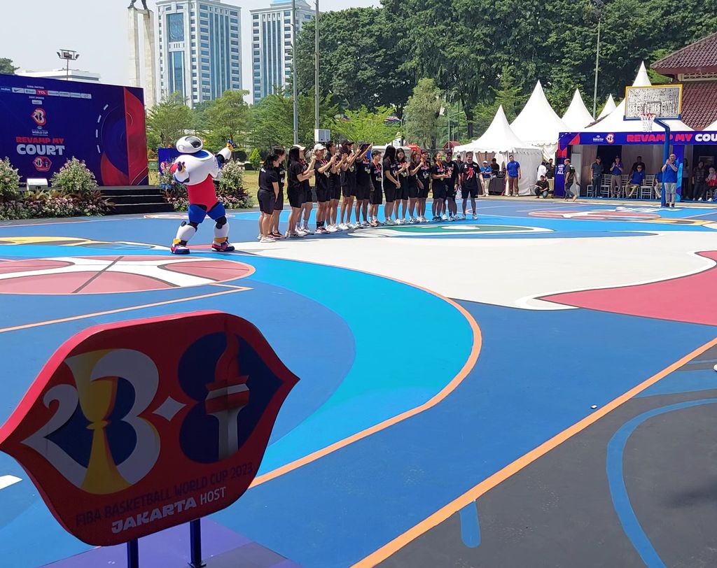Sambut H-100 FIBA World Cup 2023, LOC FIBA Selenggarakan ‘Revamp My Court’ di Lapangan Banteng