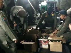 Satpol PP Razia Toko Kelontong di Bogor, Ratusan Botol Miras Disita