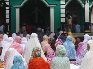 Bacaan Tasbih Shalat Idul Fitri dan Idul Adha: Arab, Latin, dan Artinya Bacaan Tasbih Shalat Idul Fitri dan Idul Adha: Arab, Latin, dan Artinya