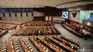 Suasana Paripurna DPR, Hanya 57 Anggota Hadir Secara Fisik