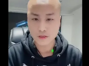 TikToker China Meninggal Dunia Usai Tenggak 7 Botol Miras Saat Livestream