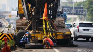 Truk Patah Baut Roda, Tol JORR Pondok Ranji-Pondok Pinang Macet
