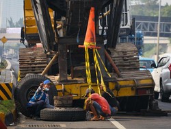 Truk Patah Baut Roda, Tol JORR Pondok Ranji-Pondok Pinang Padat