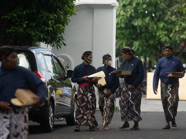 Potret 300 Abdi Dalem Keraton Yogyakarta Diwisuda