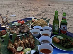 5 Rekomendasi Tempat Makan Seafood di Jimbaran, Dijamin Enak! 5 Rekomendasi Tempat Makan Seafood di Jimbaran, Dijamin Enak!