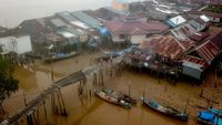 Rusak Parah, Jembatan di Tanjung Jabung Timur Tak Bisa Dilalui Warga