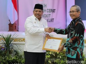Bupati Siak Diganjar 2 Penghargaan dari KPK