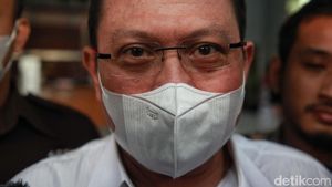 Diperiksa 7 Jam, Hasbi Hasan Belum Ditahan KPK