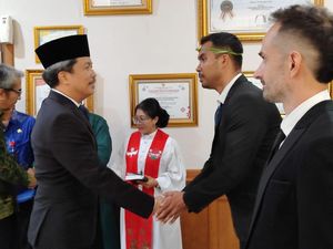 2 WNA Disumpah Jadi WNI, Kemenkumham Bali: Selamat! 2 WNA Disumpah Jadi WNI, Kemenkumham Bali: Selamat!