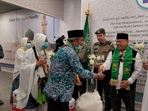 Dubes RI Sambut Jemaah Haji Kloter Pertama di Madinah Dubes RI Sambut Jemaah Haji Kloter Pertama di Madinah