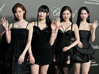 Gaya Mewah aespa di Acara Chopard, Visual Karina cs Disebut Unreal Bak AI
