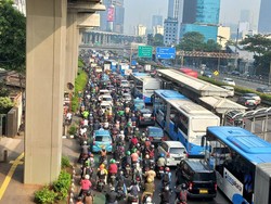 Jalan Gatot Subroto Macet Rabu Pagi Bikin Warga Tak Bisa Komentar