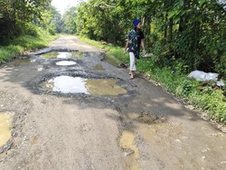 Pemerintah Dikritik Ambil Alih Perbaikan Jalan Daerah, PUPR: Keadaan Extraordinary