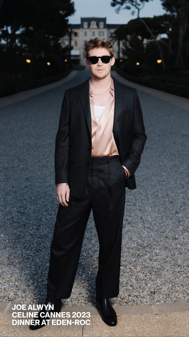 Joe Alwyn di acara makan malam Celine di Hotel du Cap-Eden-Roc, Crane, Prancis, pada Senin (22/5). Foto: Instagram.com/Celine Joe Alwyn di acara makan malam Celine di Hotel du Cap-Eden-Roc, Crane, Prancis, pada Senin (22/5). Foto: Instagram.com/Celine