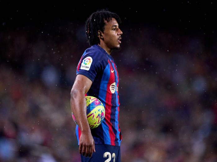 BARCELONA, SPAIN - APRIL 29: Jules Kounde of FC Barcelona carries the ball as he looks on during the LaLiga Santander match between FC Barcelona and Real Betis at Spotify Camp Nou on April 29, 2023 in Barcelona, Spain. (Photo by Alex Caparros/Getty Images)