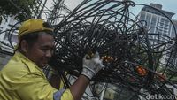 Dinas Bina Marga DKI Pangkas Kabel Semrawut