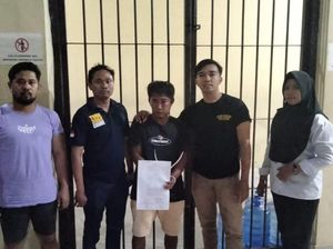 Babak Belur Pria Kolaka Utara Kepergok Mau Perkosa Janda Muda-Diamuk Warga Babak Belur Pria Kolaka Utara Kepergok Mau Perkosa Janda Muda-Diamuk Warga