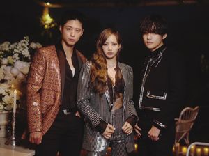 8 Foto Lisa BLACKPINK, V BTS, Park Bo Gum Reuni di Acara Dinner CELINE 8 Foto Lisa BLACKPINK, V BTS, Park Bo Gum Reuni di Acara Dinner CELINE