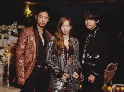 8 Foto Lisa BLACKPINK, V BTS, Park Bo Gum Reuni di Acara Dinner CELINE