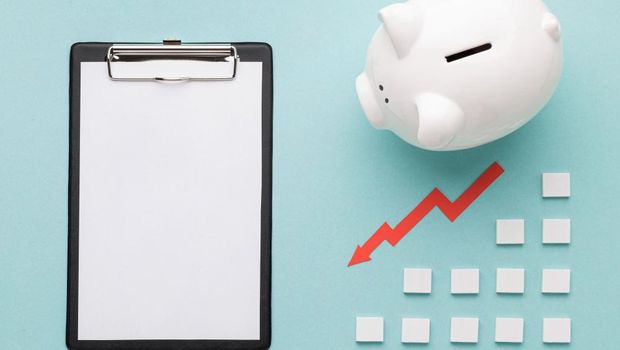 Menabung dengan target/ Foto: freepik.com/freepik