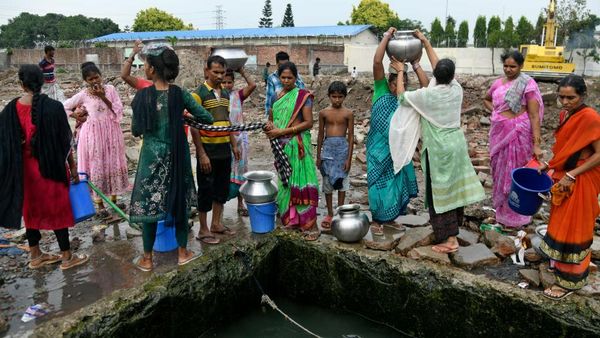 Mirisnya Warga Dhaka Ditengah Krisis Air