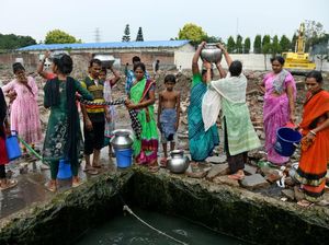 Mirisnya Warga Dhaka Ditengah Krisis Air