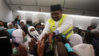Momen Menag Lepas Keberangkatan Jemaah Haji Kloter Pertama Jakarta