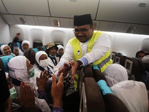 Momen Menag Lepas Keberangkatan Jemaah Haji Kloter Pertama Jakarta