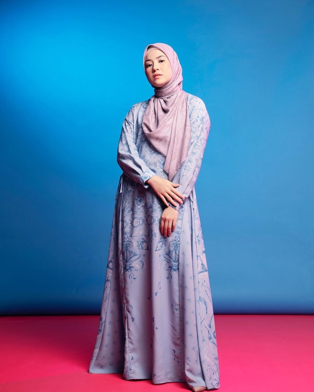 Natasha Rizky dengan Gamis Motif