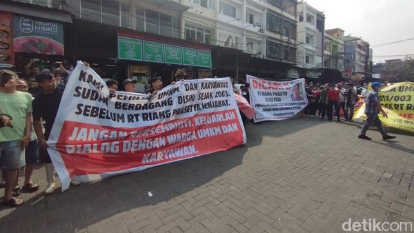 Potret Ruko Makan Jalan di Pluit Dibongkar Diwarnai Aksi Demo
